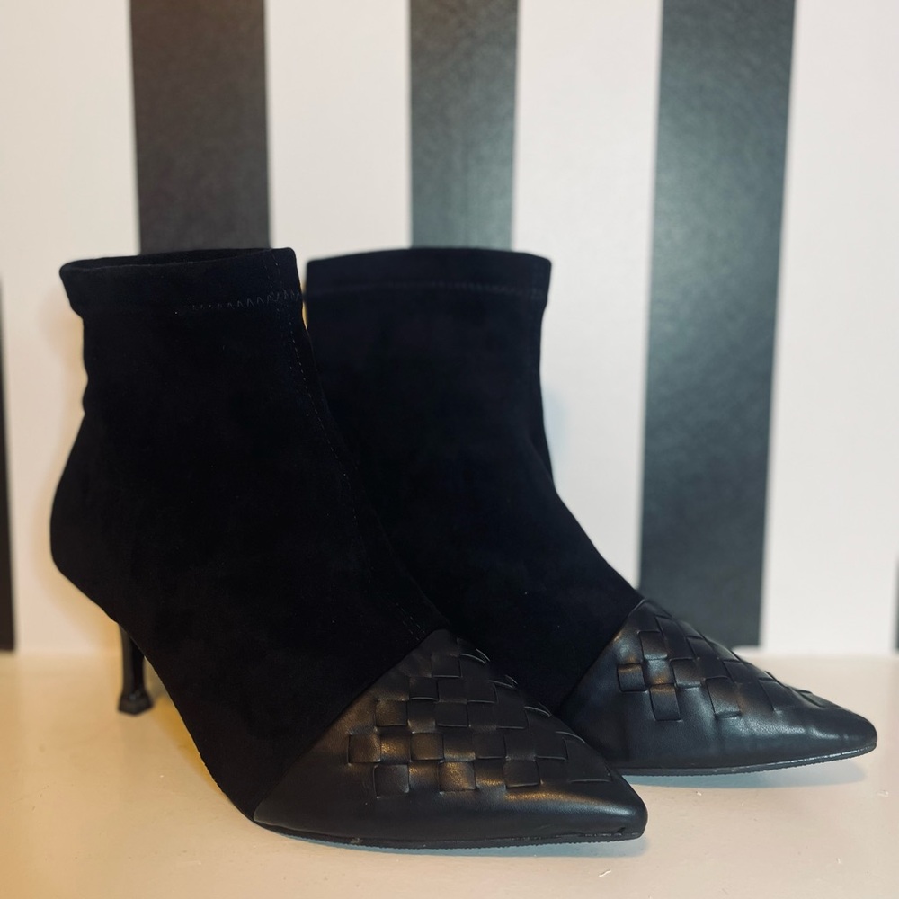 Chic Black Ankle Boots with Woven Detail